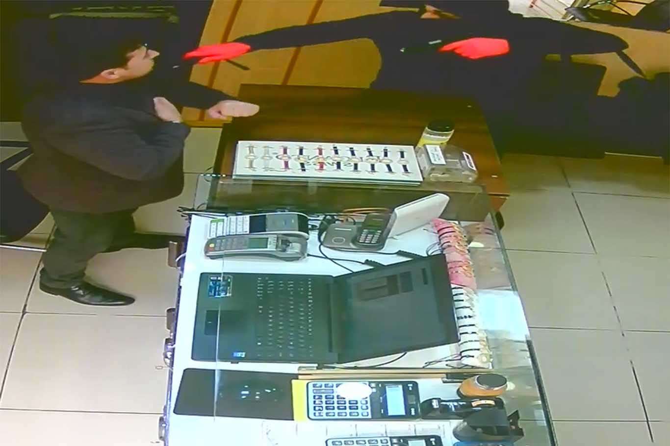Gaziantep'teki kuyumcu soygunu girişimi kamerada Gaziantep'teki kuyumcu soygunu girişimi kamerada